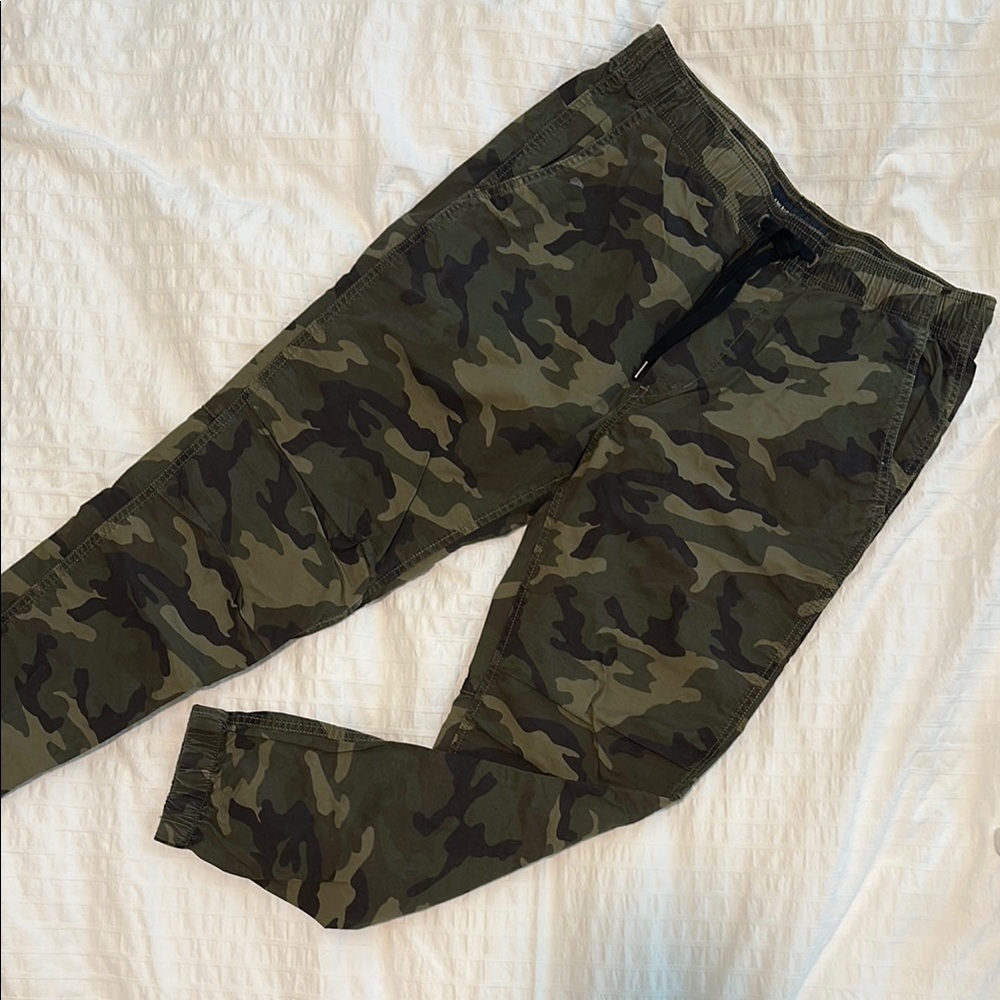 American Eagle Outfitters Green Camouflage Pants
